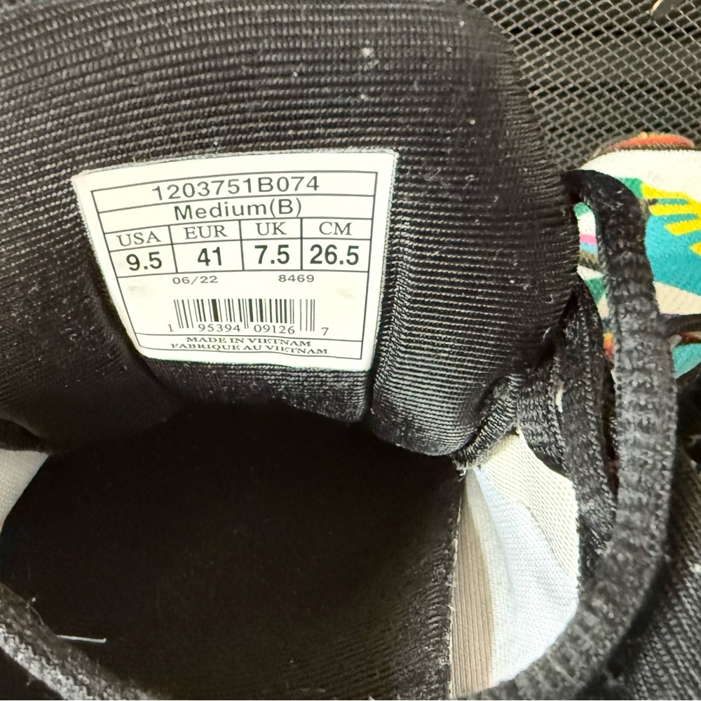 Brooks Colorful Athletic Shoes - Picture 7 of 11